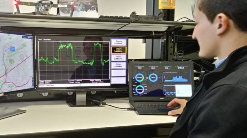 Tecnologia brasileira que protege o espaço aéreo contra drones hostis é destaque em missão de inovação na Suécia